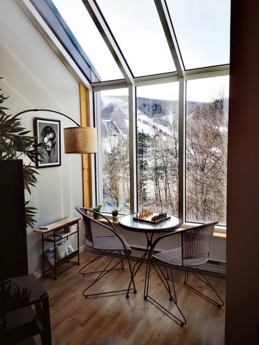 Condo Sur 2 Niveaux Avec Magnifique Vue Sur La Montagne Stoneham Buitenkant foto